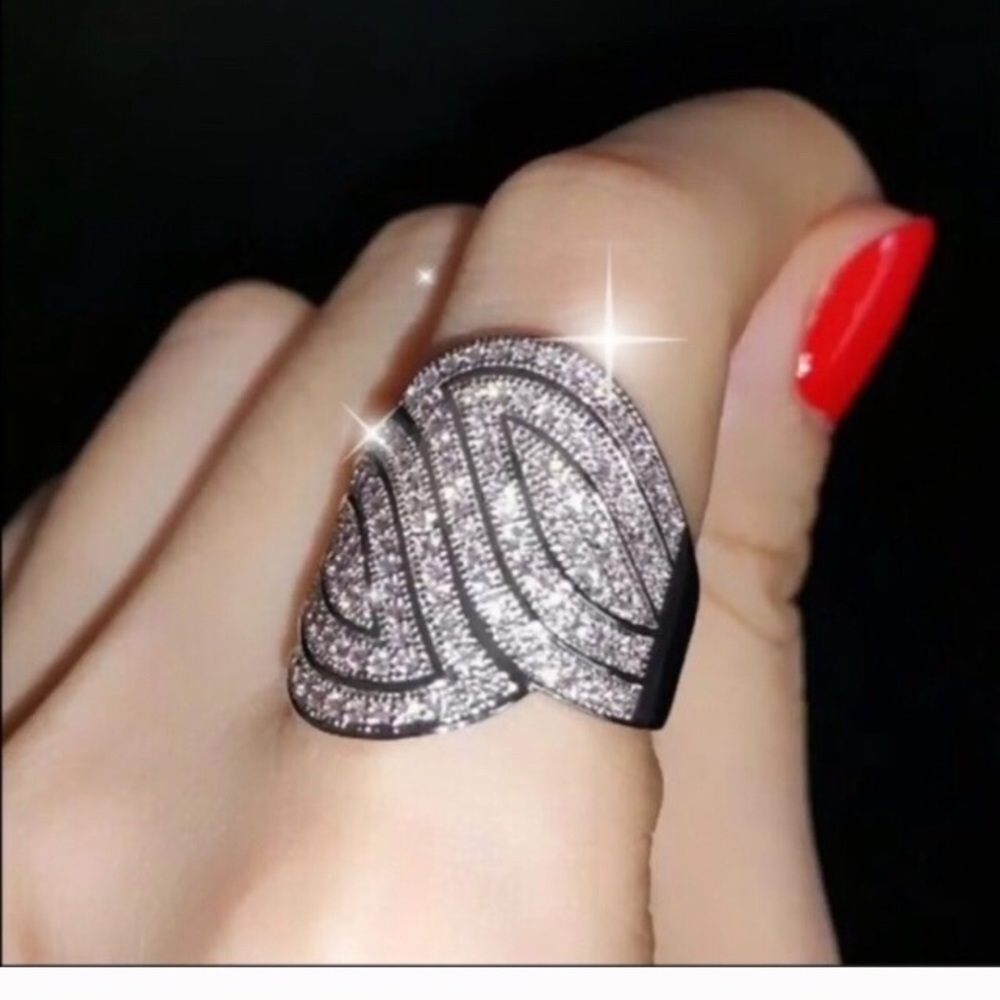 White Sapphire ring *Price firm unless bundled *